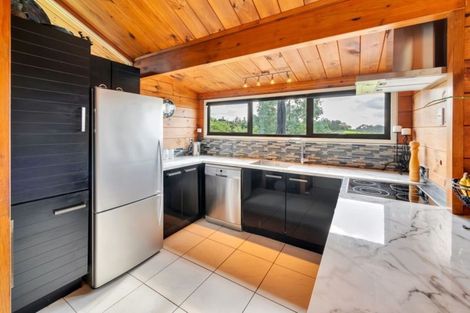 Photo of property in 10 Mcmurdo Road, South Head, Helensville, 0874