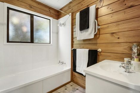 Photo of property in 1/8 Camilla Grove, Totara Vale, Auckland, 0629