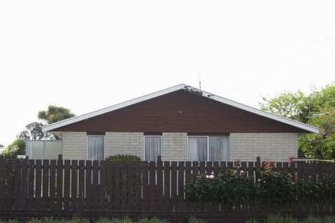 Photo of property in 2/216 Grimseys Road, Redwood, Christchurch, 8051