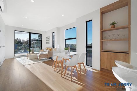 Photo of property in 2/26 Buscomb Avenue, Henderson, Auckland, 0610