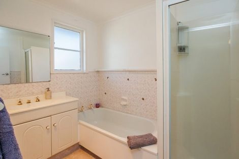 Photo of property in 76 Ruamahanga Crescent, Terrace End, Palmerston North, 4410