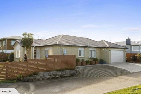 Photo of property in 84 Triangle Road, Massey, Auckland, 0614