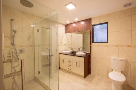 Photo of property in 2/75 Clovelly Road, Bucklands Beach, Auckland, 2012