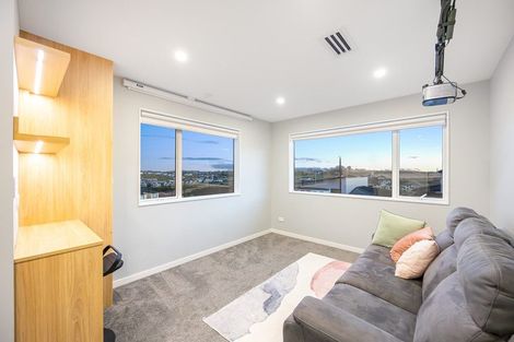 Photo of property in 14 Davey Crescent, Orewa, 0931