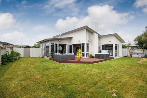 Photo of property in 5 Manhattan Court, Kelvin Grove, Palmerston North, 4414