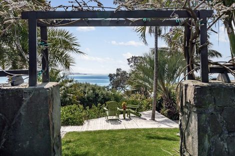 Photo of property in 33 Chelverton Terrace, Red Beach, 0932