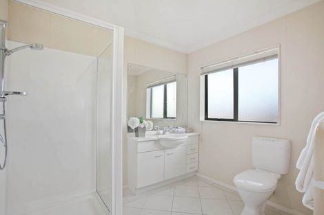 Photo of property in 11 Conacher Close, East Tamaki Heights, Auckland, 2016