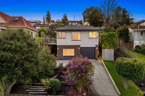 Photo of property in 15 Tableau Place, Totara Vale, Auckland, 0629