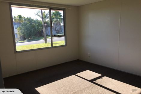 Photo of property in 7 Grenadine Place, Unsworth Heights, Auckland, 0632