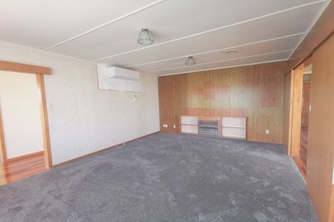 Photo of property in 11 Robert Burke Place, Henderson, Auckland, 0612