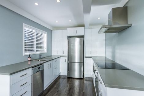 Photo of property in 2/37 Cassino Street, Bayswater, Auckland, 0622