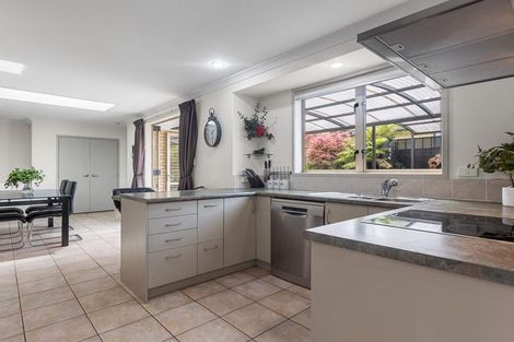 Photo of property in 17 Olive Close, Omokoroa, 3114