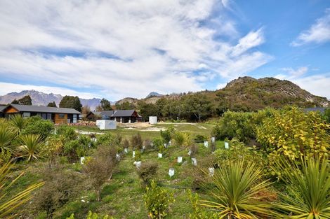 Photo of property in 27 Peregrine Falcon Road, Mount Creighton, Queenstown, 9371