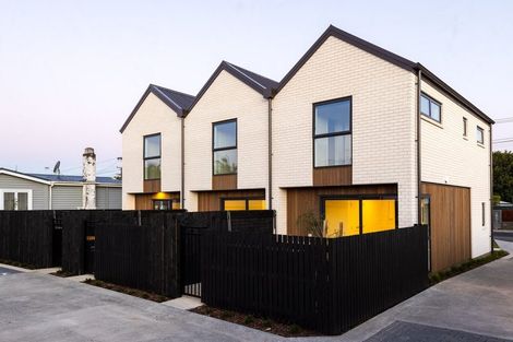 Photo of property in 2/77 Matipo Road, Te Atatu Peninsula, Auckland, 0610