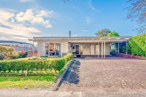 Photo of property in 10 Leewood Place, Pakuranga Heights, Auckland, 2010
