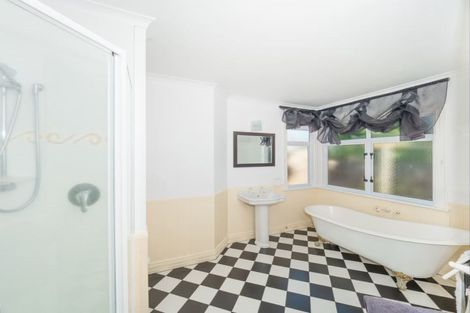 Photo of property in 50c Maunganui Road, Mount Maunganui, 3116