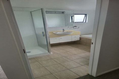 Photo of property in 20 Te Hoe Grove, Pinehill, Auckland, 0632