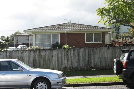 Photo of property in 2/8 Ballater Place, Highland Park, Auckland, 2010