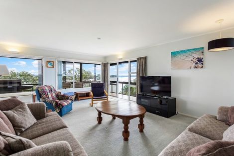Photo of property in 23 Roberts Road, Matakatia, Whangaparaoa, 0930