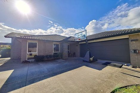 Photo of property in 10 Iwinuku Crescent, Wattle Downs, Auckland, 2103