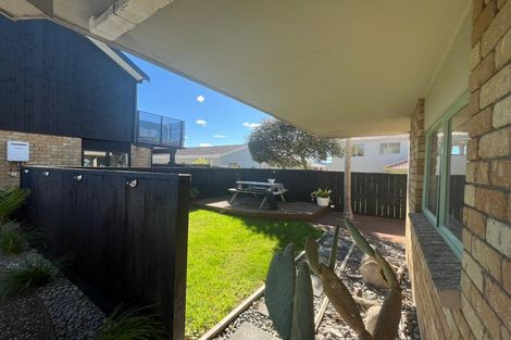 Photo of property in 2/10 Nadine Place, Mangere Bridge, Auckland, 2022