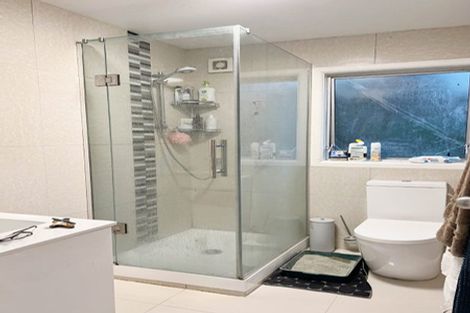 Photo of property in 4 Santiago Crescent, Unsworth Heights, Auckland, 0632