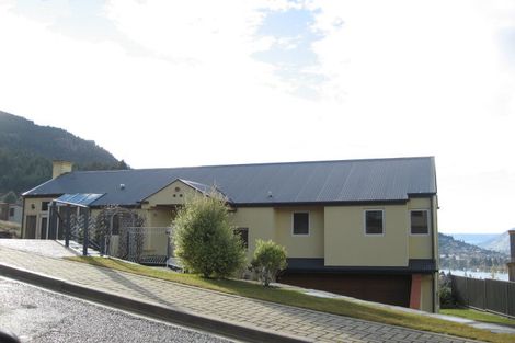 Photo of property in 4 Matakauri Place, Fernhill, Queenstown, 9300