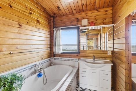 Photo of property in 365 Centaurus Road, Hillsborough, Christchurch, 8022