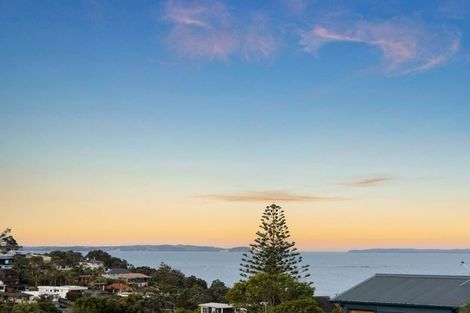 Photo of property in 1/28 Beulah Avenue, Rothesay Bay, Auckland, 0630