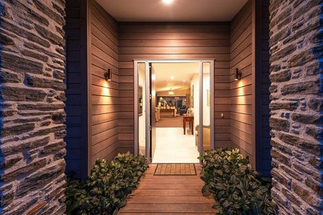 Photo of property in 16 Edgewood Place, Wanaka, 9305