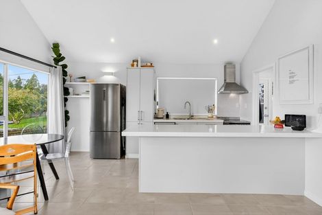Photo of property in 2/47 Birkdale Road, Birkdale, Auckland, 0626