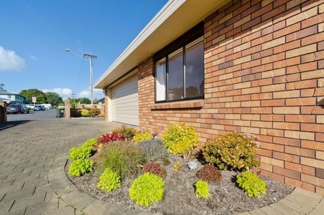 Photo of property in 1/22 Woodbridge Lane, Milford, Auckland, 0620