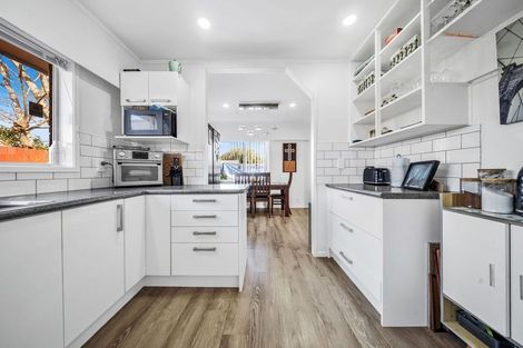 Photo of property in 2 Edmund Hillary Avenue, Papakura, 2110