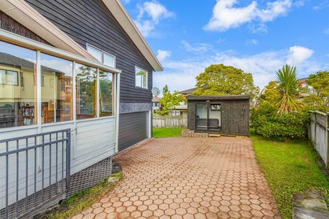 Photo of property in 9 Seagrove Road, West Harbour, Auckland, 0618