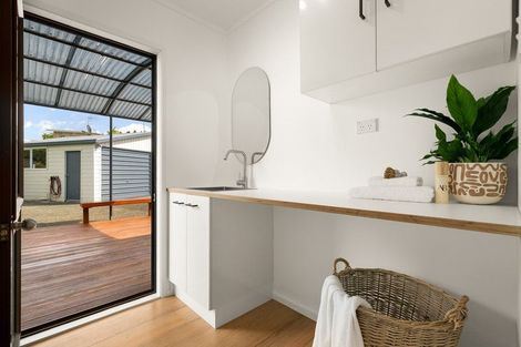Photo of property in 37 Puriri Road, Pukekohe, 2120