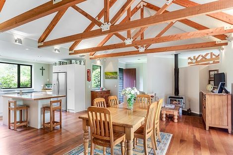 Photo of property in 208 Mapara Road, Acacia Bay, Taupo, 3385