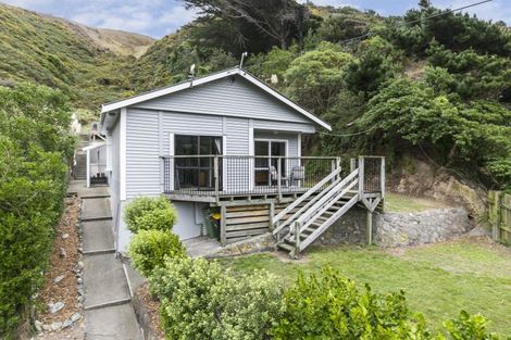 Photo of property in 1015 Makara Road, Makara Beach, Karori, 6972