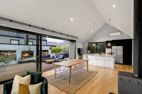 Photo of property in 32 Falconer Rise, Jacks Point, Queenstown, 9371