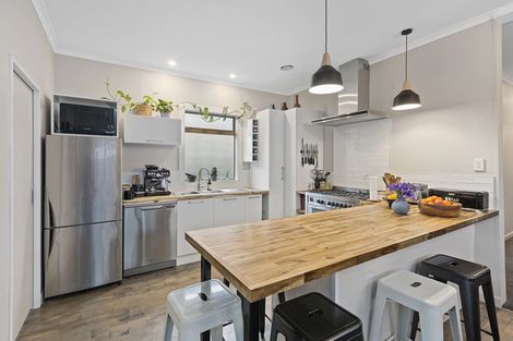 Photo of property in 56 Bowhill Road, New Brighton, Christchurch, 8083