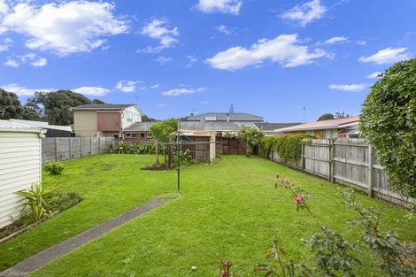 Photo of property in 11 West Hoe Road, Orewa, 0931