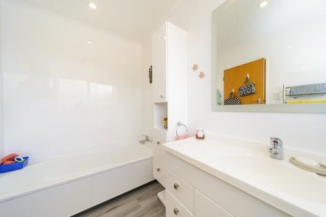 Photo of property in 4 Christian Place, Awapuni, Palmerston North, 4412