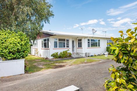 Photo of property in 1 Kiwi Court, Roslyn, Palmerston North, 4414