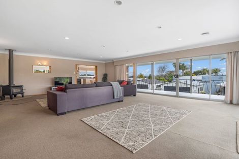 Photo of property in 12 Racecourse Road, Waiuku, 2123