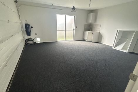 Photo of property in 25 Bordeaux Parade, Te Atatu South, Auckland, 0610