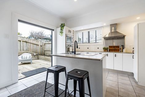 Photo of property in 12 Richmond Street, Fitzroy, New Plymouth, 4312