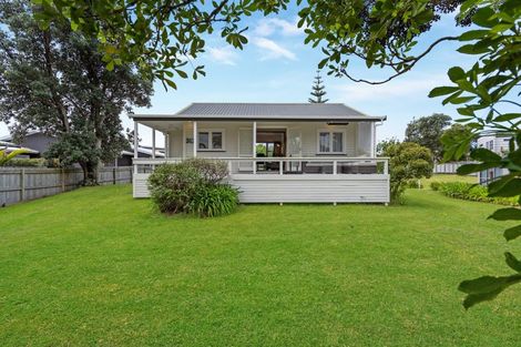 Photo of property in 312 Ocean Road, Whangamata, 3620