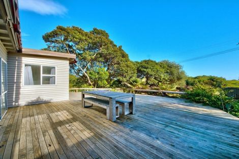 Photo of property in 79 North Piha Road, Piha, 0772