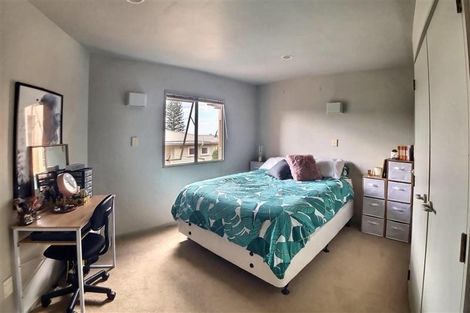 Photo of property in 2/55 East Coast Road, Milford, Auckland, 0620