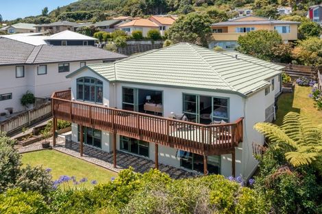 Photo of property in 56 Kakariki Grove, Waikanae, 5036