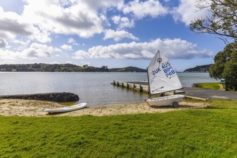 Photo of property in 19 Martin Road, Matakana, Warkworth, 0985